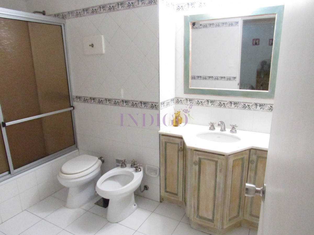 Casa Ref.785 - Amplia casa en Deuville, muy tranquilo! 4 dormitorios y 3 Baños, Parrillero y Garaje!
