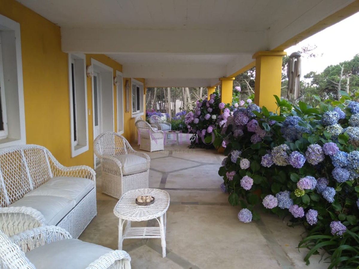 Casa Ref.403 - Casa en venta y alquiler frente al mar en Manantiales.