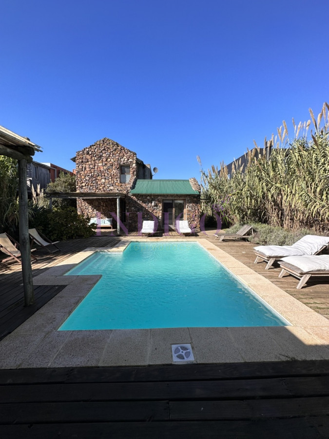 Casa Ref.21 - Casa en Punta Piedras con 3 Dormitorios, Venta y Alquiler.
