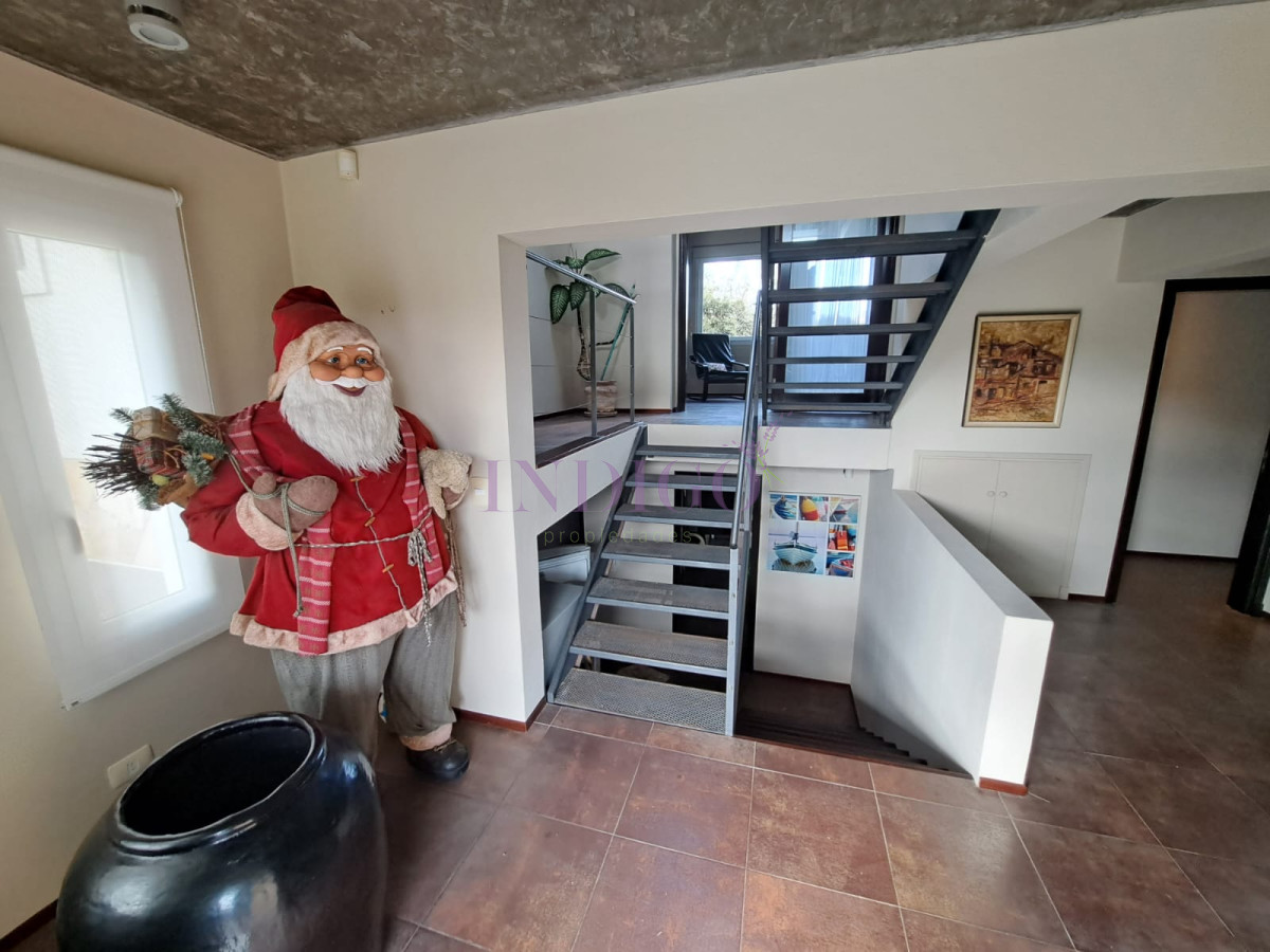 Casa Ref.287 - Hermosa, aplia y luminosos casa en Tio Tom en Venta. Amplios ambientes, piscina, parrillero, canchas y buenas vistas!