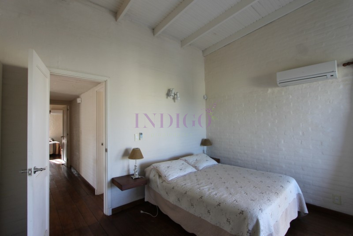 Casa Ref.568 - Venta y alquiler en Montoya a mts de ruta 10.