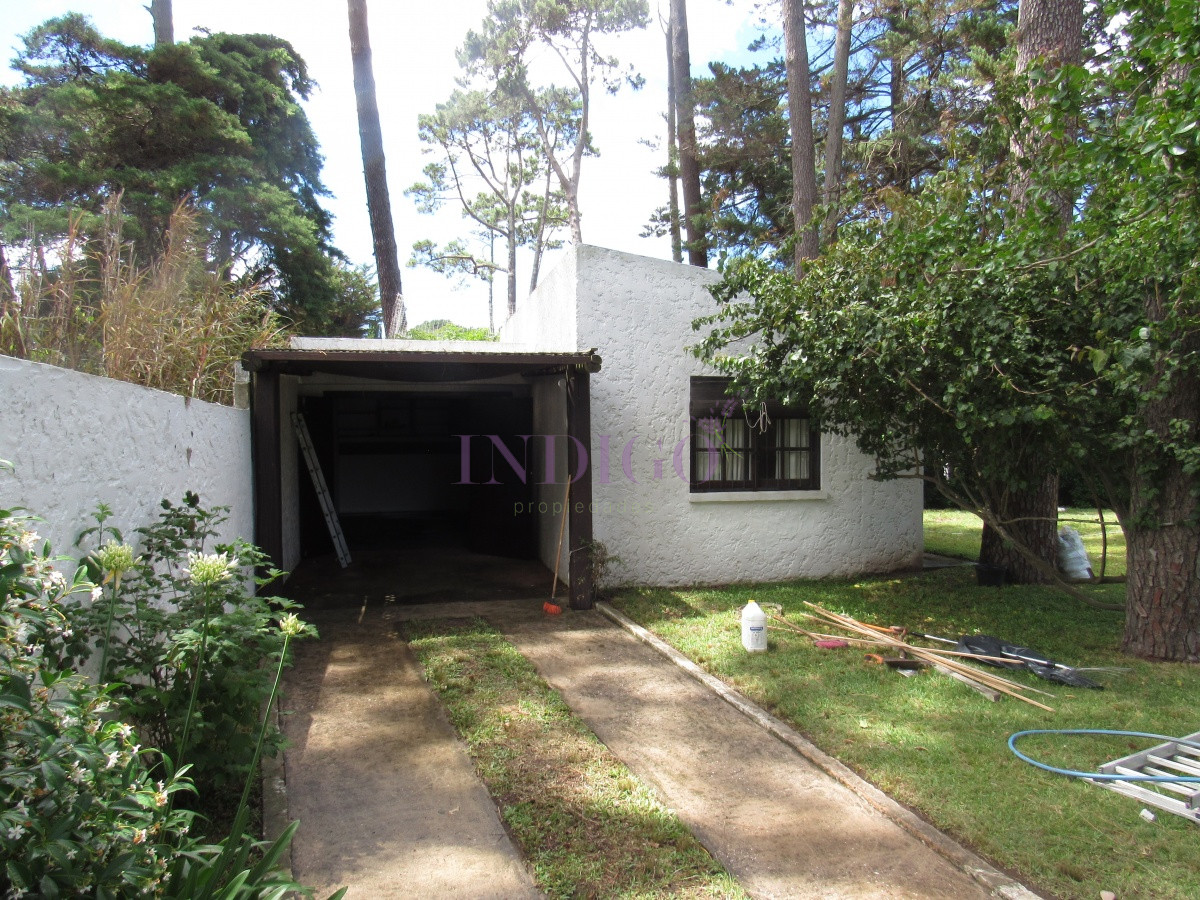 Casa Ref.785 - Amplia casa en Deuville, muy tranquilo! 4 dormitorios y 3 Baños, Parrillero y Garaje!
