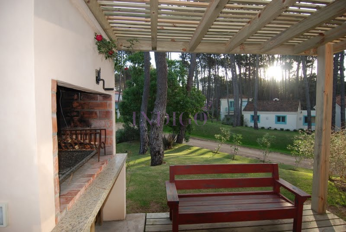 Casa Ref.1106 - Laguna blanca, casa de 5 dormitorios y dependencia