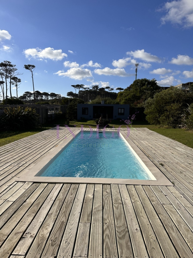 Casa Ref.1103 - Casa en alquiler en Manantiales 3 dorm y dependencia con piscina