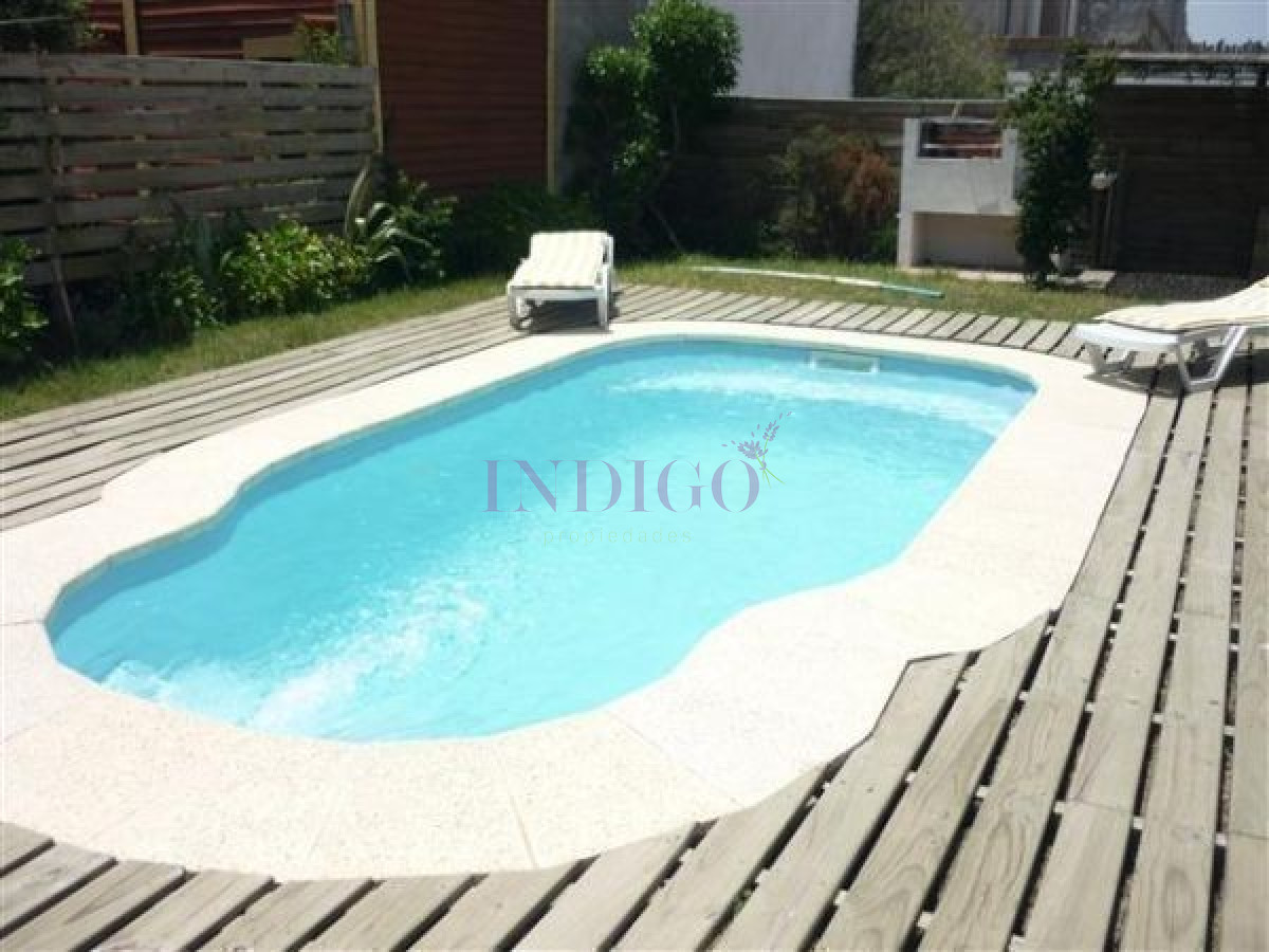 Casa Ref.863 - Casa en Alquiler a metros del mar, con Piscina y Parrillero