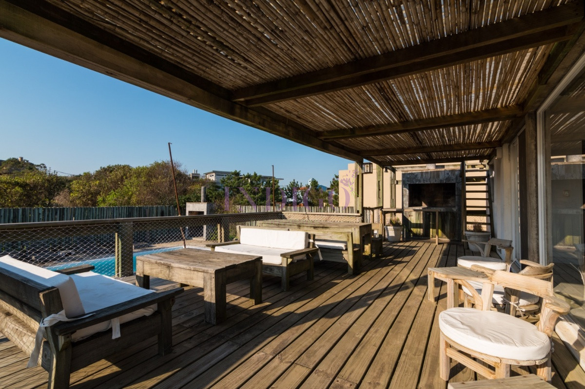 Casa Ref.490 - En alquiler en La Barra, espectacular propiedad.