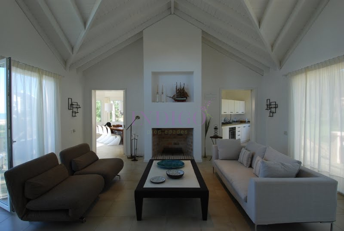 Casa Ref.1106 - Laguna blanca, casa de 5 dormitorios y dependencia