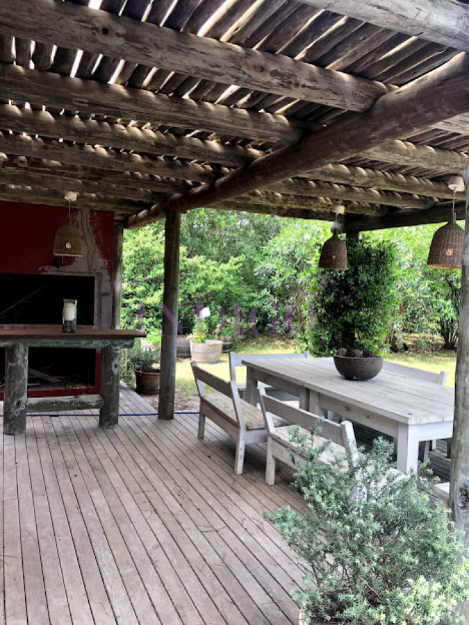 Casa Ref.359 - Impòrtante propiedad en venta y alquiler en el barrio privado mas cool de Manantiales.