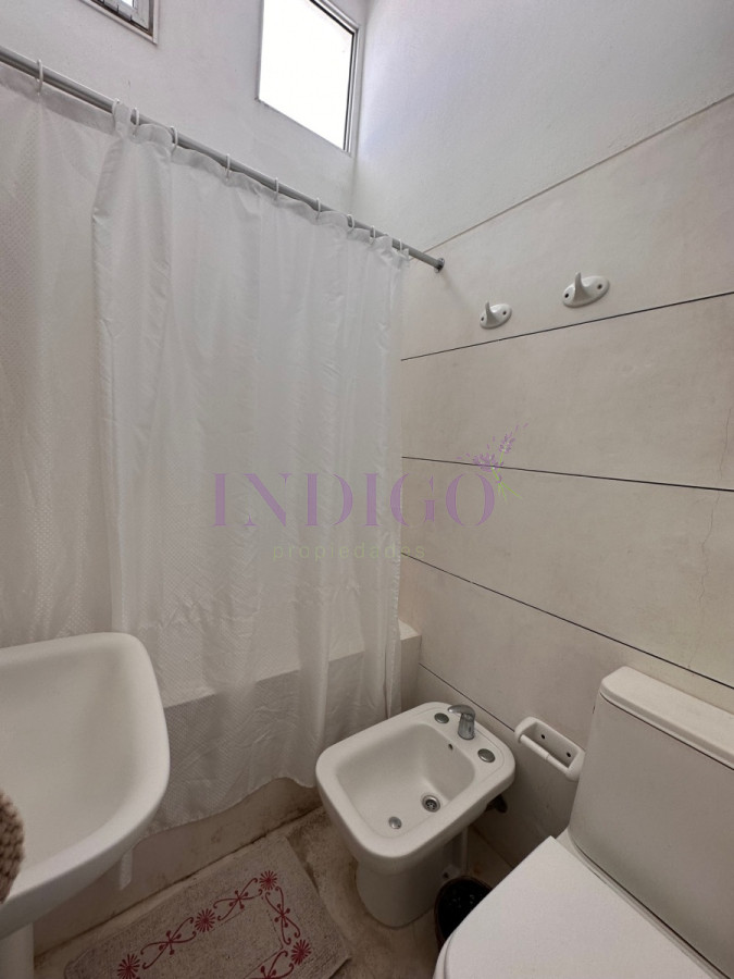 Casa Ref.155 - Muy buena casa en alquiler en Punta Piedras, 3 dormitorios más dependencia de servicio.