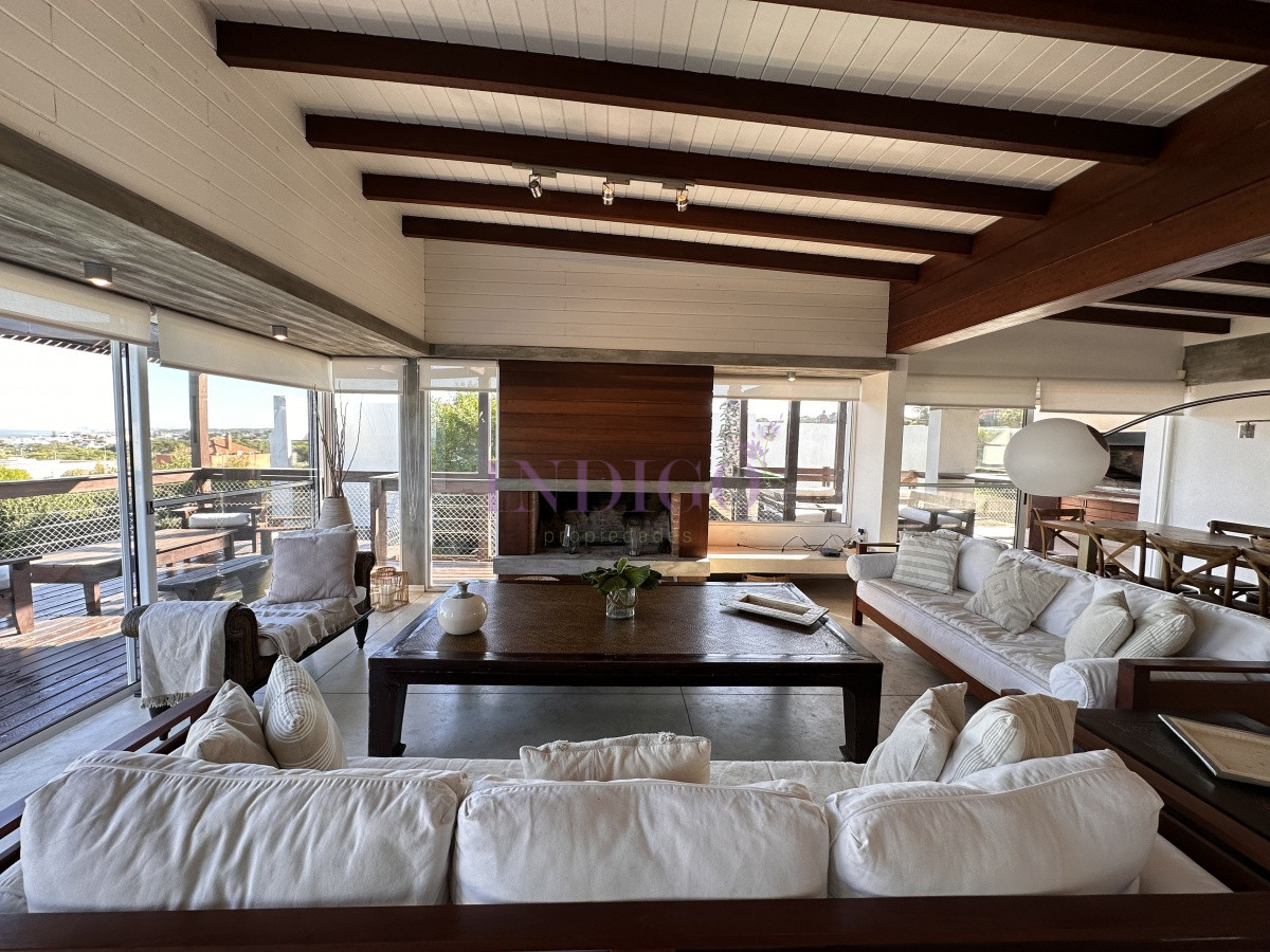 Casa Ref.339 - Espectacular casa en venta y alquiler con toda la vista al mar en la zona mas exclusiva de Punta del Este.
