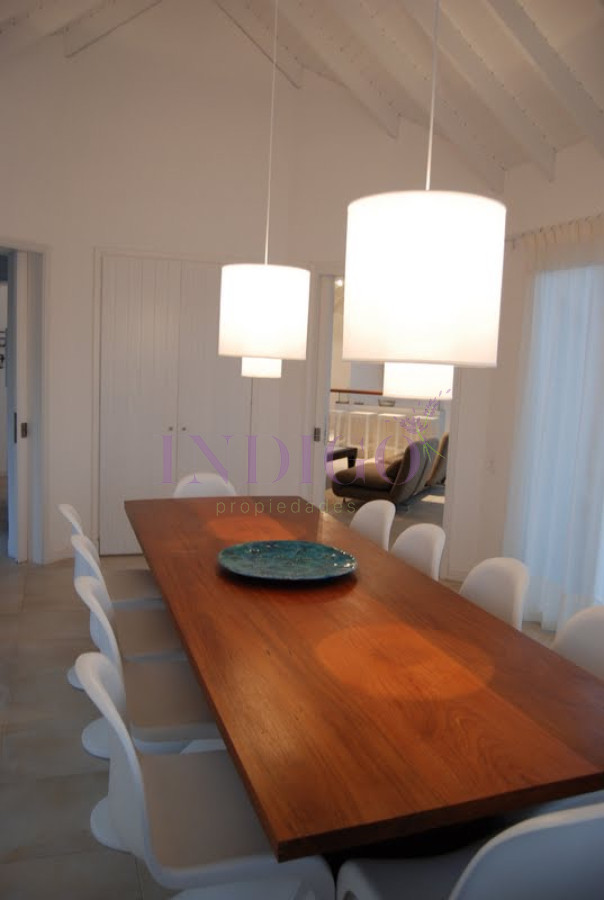 Casa Ref.1106 - Laguna blanca, casa de 5 dormitorios y dependencia
