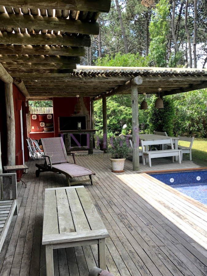 Casa Ref.359 - Impòrtante propiedad en venta y alquiler en el barrio privado mas cool de Manantiales.