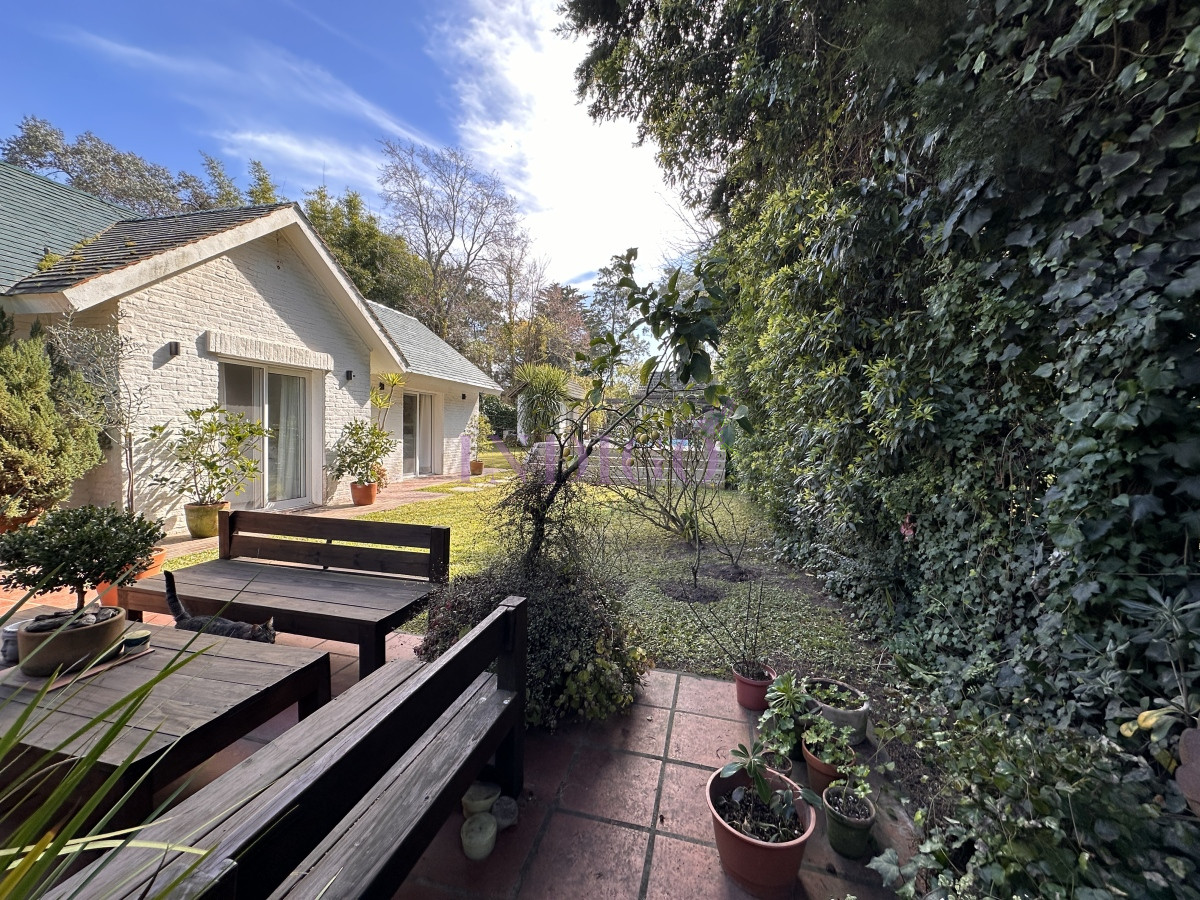 Casa Ref.1245 - Casa en venta , San Rafael, 4 dorm y dependencia, con piscina y parrillero.