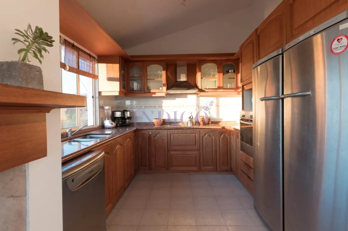 Casa Ref.91 - Casa en Altos de Punta Piedras, 5 dormitorios *