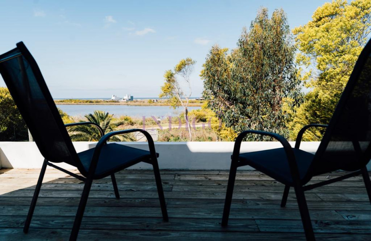 Casa Ref.891 - Casa en  venta Santa Mónica en frente a la Laguna, 2 dormitorios 2 baños