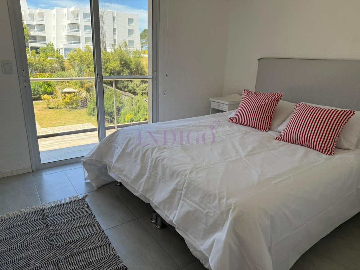 Casa Ref.1345 - Casa en alquiler La Barra, 4 dorm y dependencia de servicio.