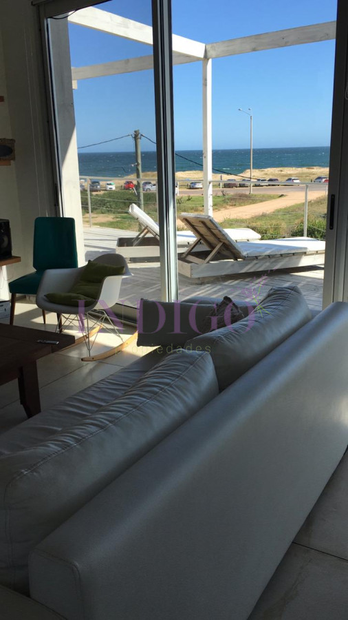 Casa Ref.511 - Punta Piedras en venta, excepcional propiedad construida por el arquitecto Martin Gomez.