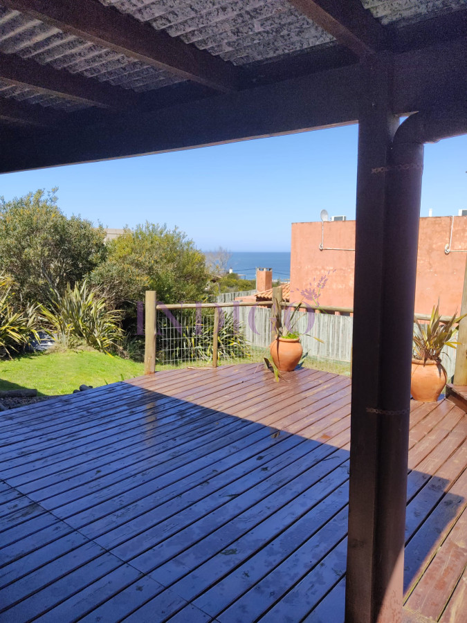 Casa Ref.739 - Amplio quincho con vistas al mar, 3 dormitorios con dependencia y un gran parillero