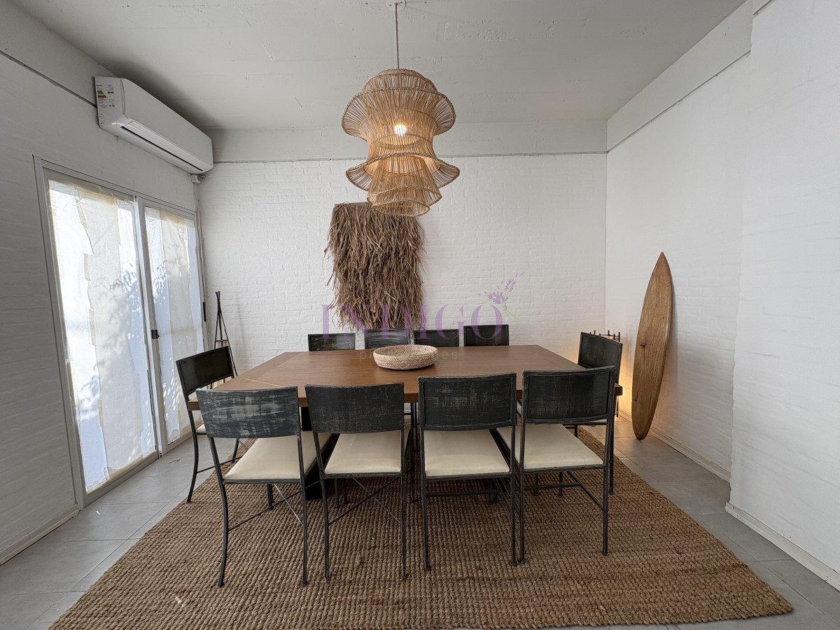 Casa Ref.1345 - Casa en alquiler La Barra, 4 dorm y dependencia de servicio.