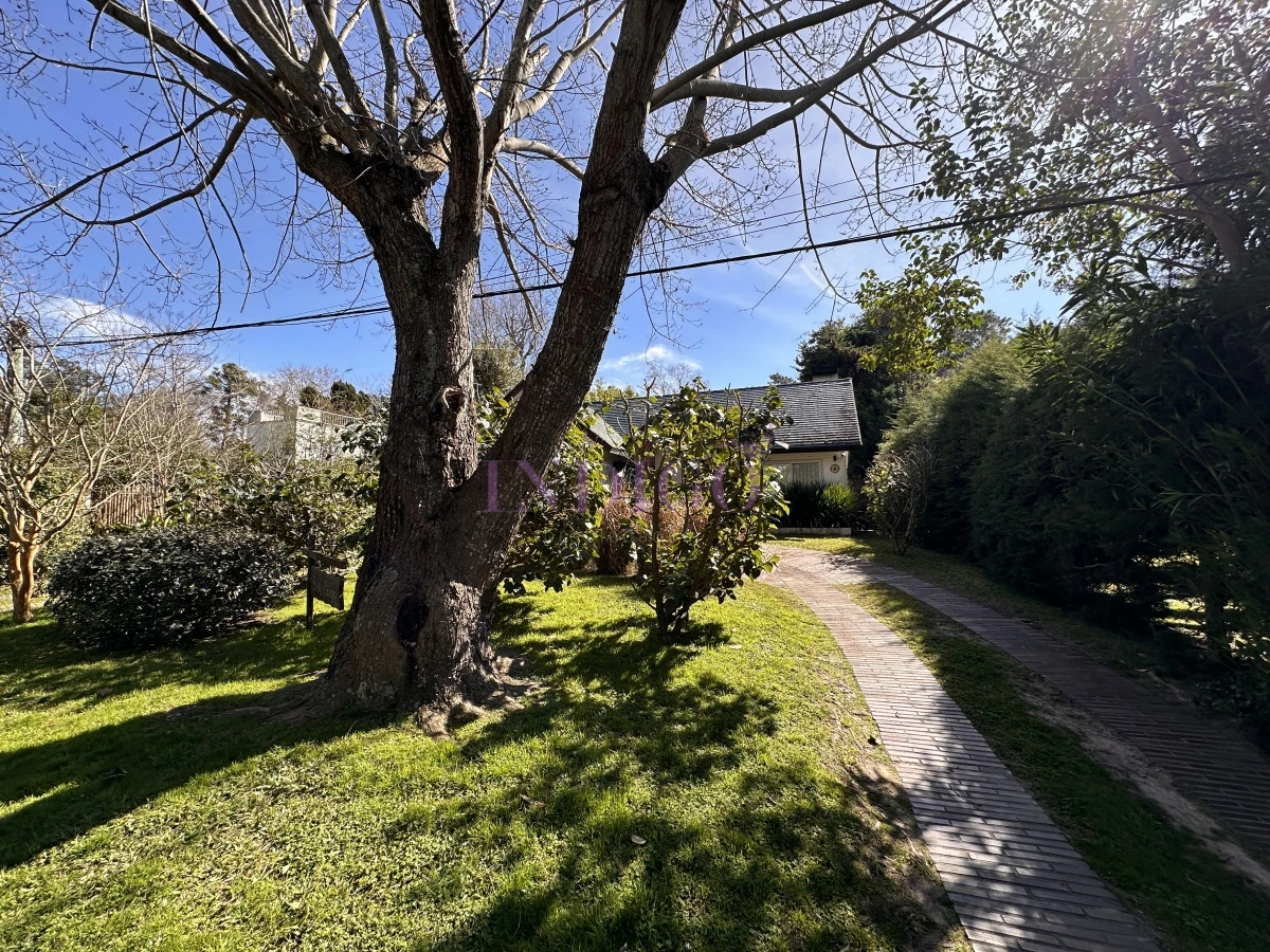 Casa Ref.1245 - Casa en venta , San Rafael, 4 dorm y dependencia, con piscina y parrillero.