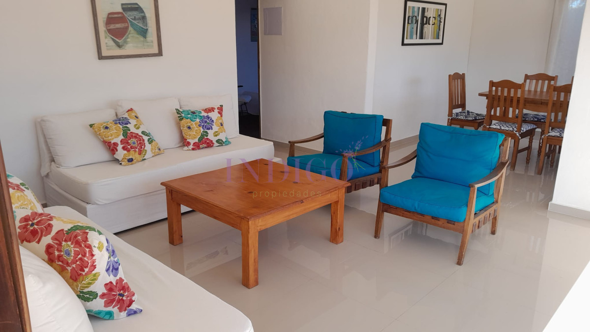 Casa Ref.738 - En Alquiler, Altos de punta Piedra, casa de 4 dorm con parrillero y piscina.