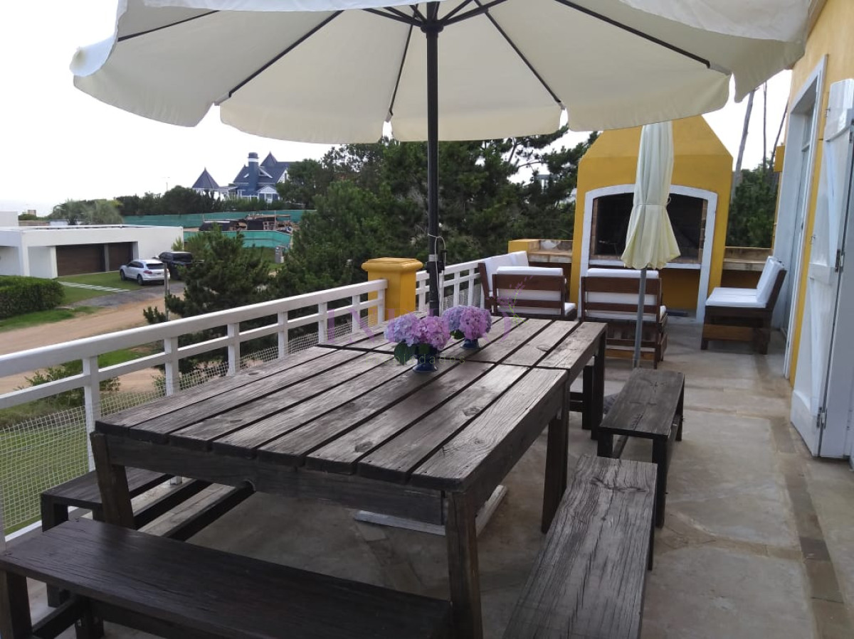Casa Ref.403 - Casa en venta y alquiler frente al mar en Manantiales.