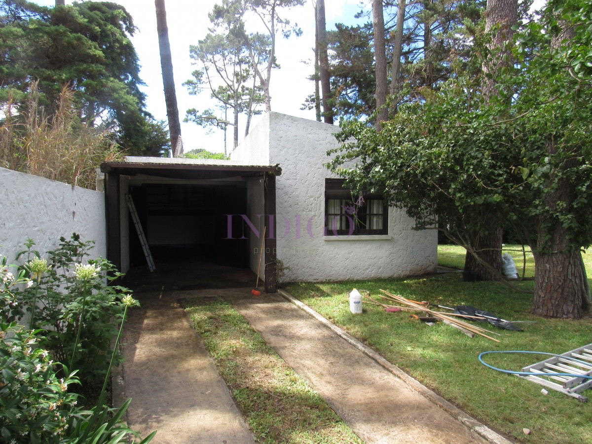 Casa Ref.785 - Amplia casa en Deuville, muy tranquilo! 4 dormitorios y 3 Baños, Parrillero y Garaje!