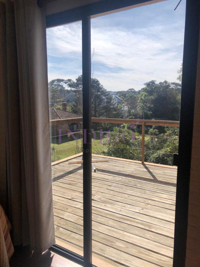 Casa Ref.568 - Venta y alquiler en Montoya a mts de ruta 10.