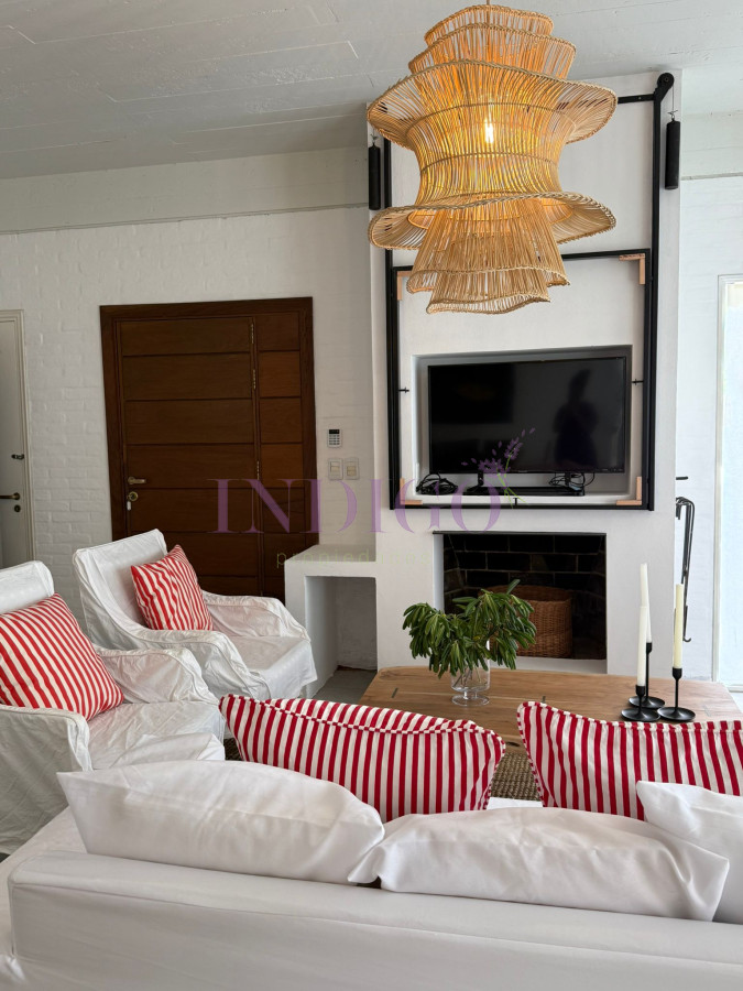 Casa Ref.1345 - Casa en alquiler La Barra, 4 dorm y dependencia de servicio.