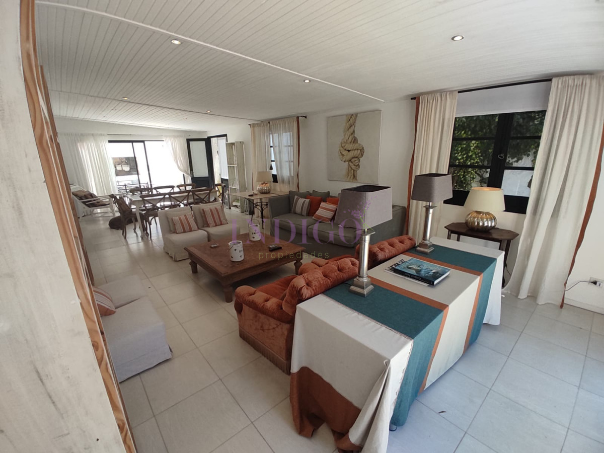 Casa Ref.140 - Casa en Manantiales en venta, 4 dormitorios, 3 baños y parillero!