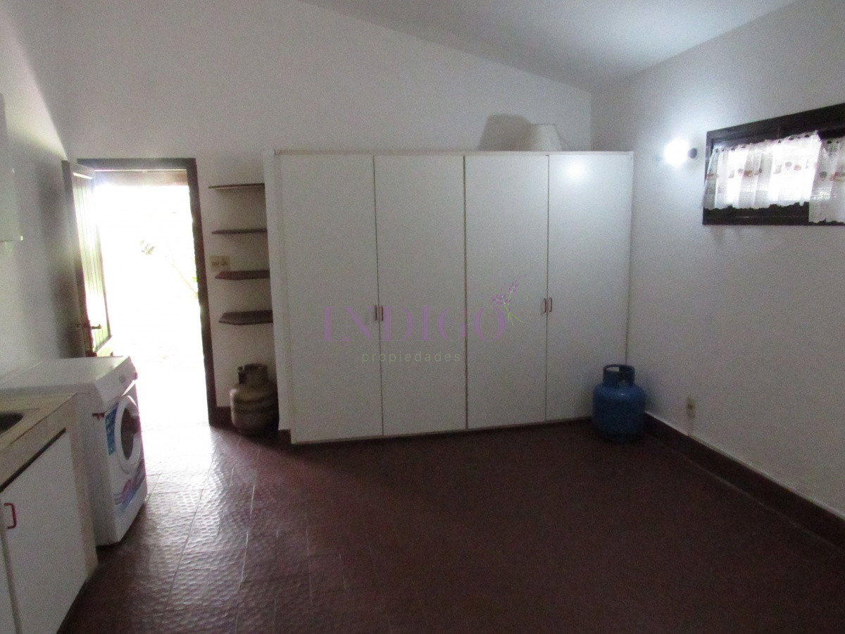 Casa Ref.785 - Amplia casa en Deuville, muy tranquilo! 4 dormitorios y 3 Baños, Parrillero y Garaje!