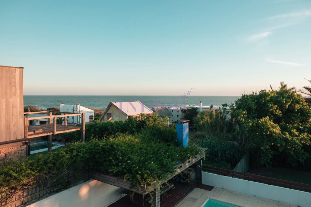 Casa Ref.91 - Casa en Altos de Punta Piedras, 5 dormitorios *
