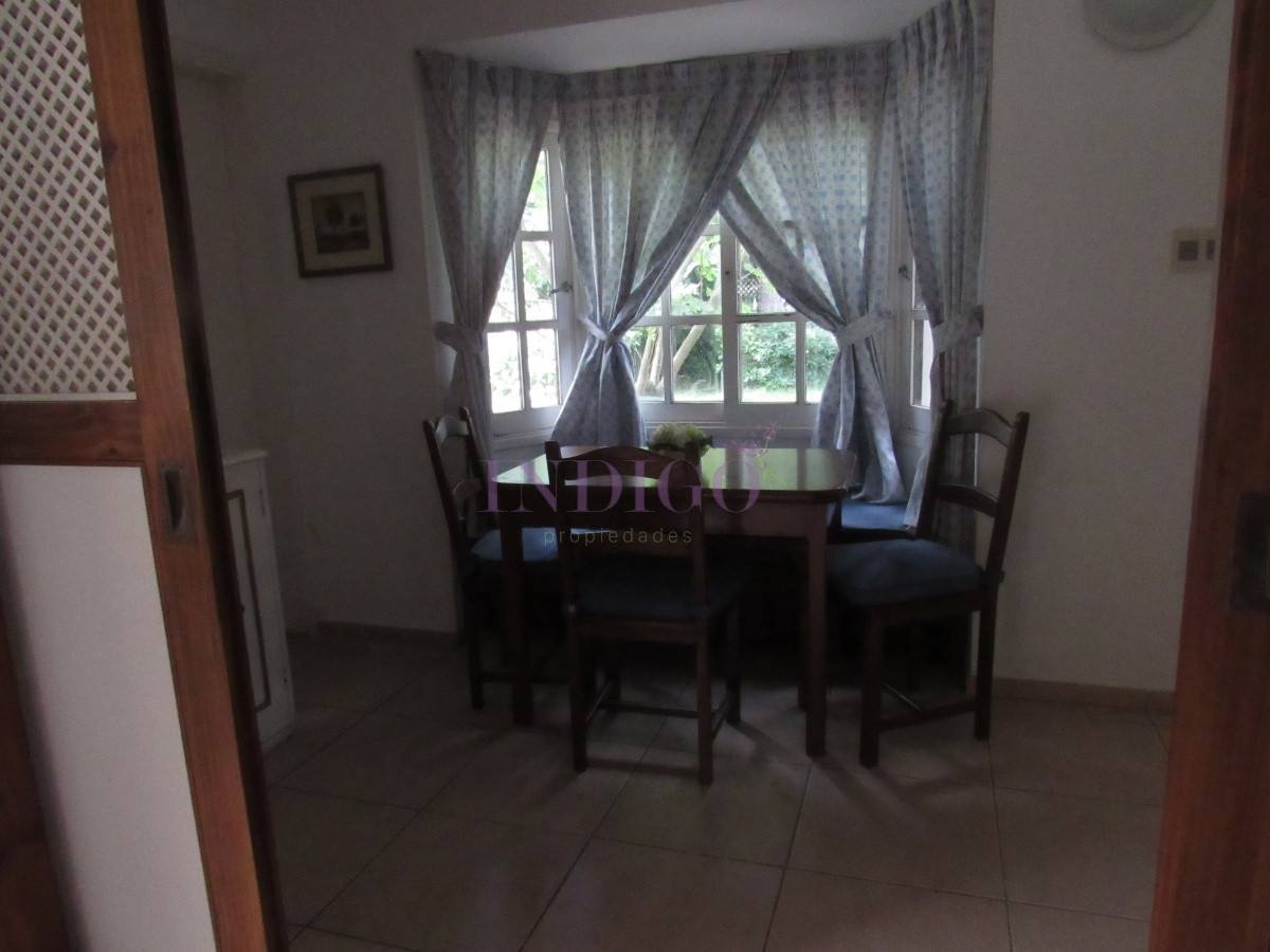 Casa Ref.785 - Amplia casa en Deuville, muy tranquilo! 4 dormitorios y 3 Baños, Parrillero y Garaje!