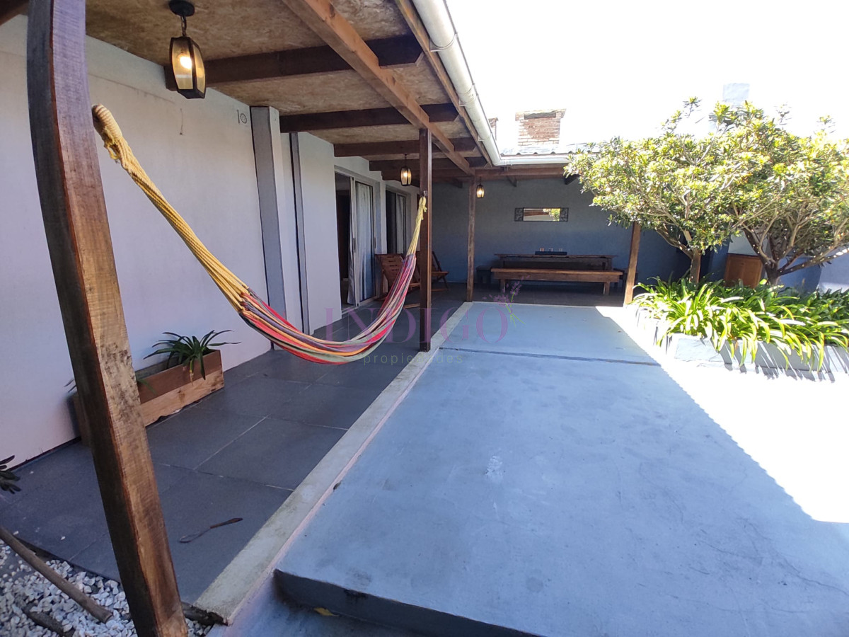 Casa Ref.738 - En Alquiler, Altos de punta Piedra, casa de 4 dorm con parrillero y piscina.