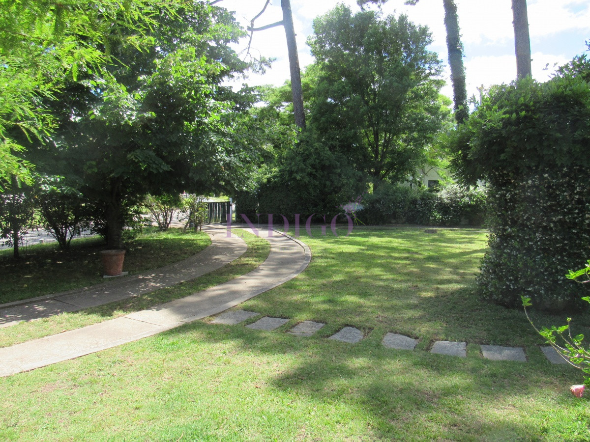 Casa Ref.785 - Amplia casa en Deuville, muy tranquilo! 4 dormitorios y 3 Baños, Parrillero y Garaje!