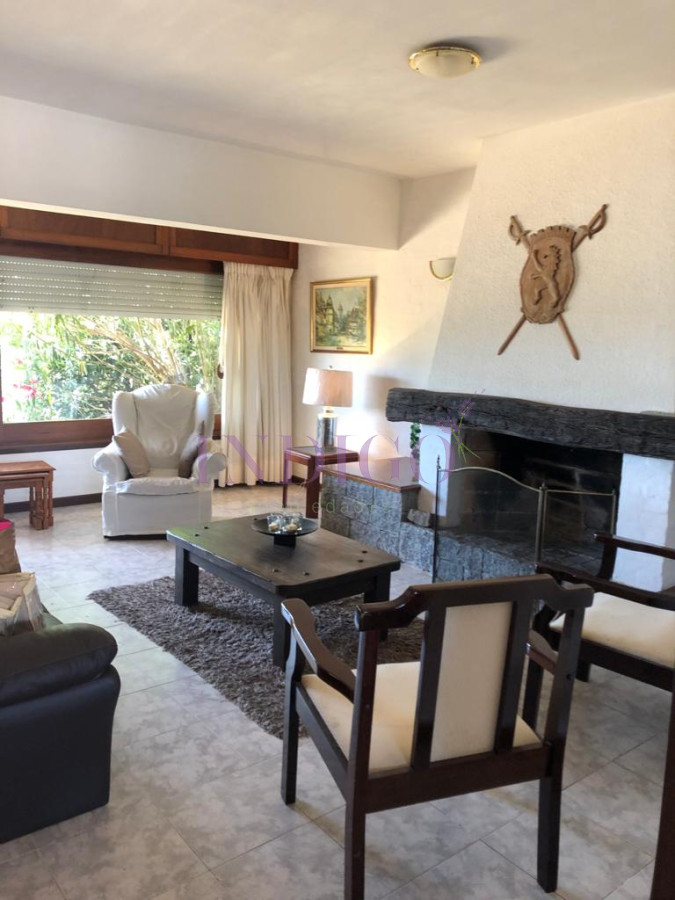 Casa Ref.126 - Casa en alquiler en pleno Manantiales, 3 dormitorios mas dependencia de servicio.