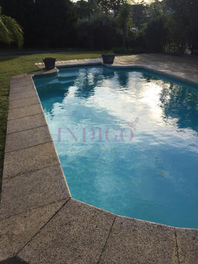 Casa Ref.838 - Casa en Venta, 3 Dormitorios, Piscina y Parrillero