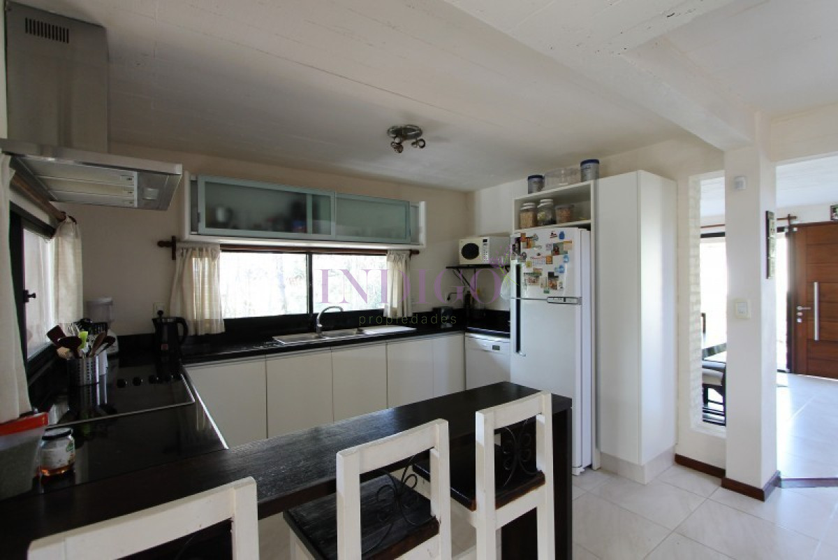 Casa Ref.568 - Venta y alquiler en Montoya a mts de ruta 10.