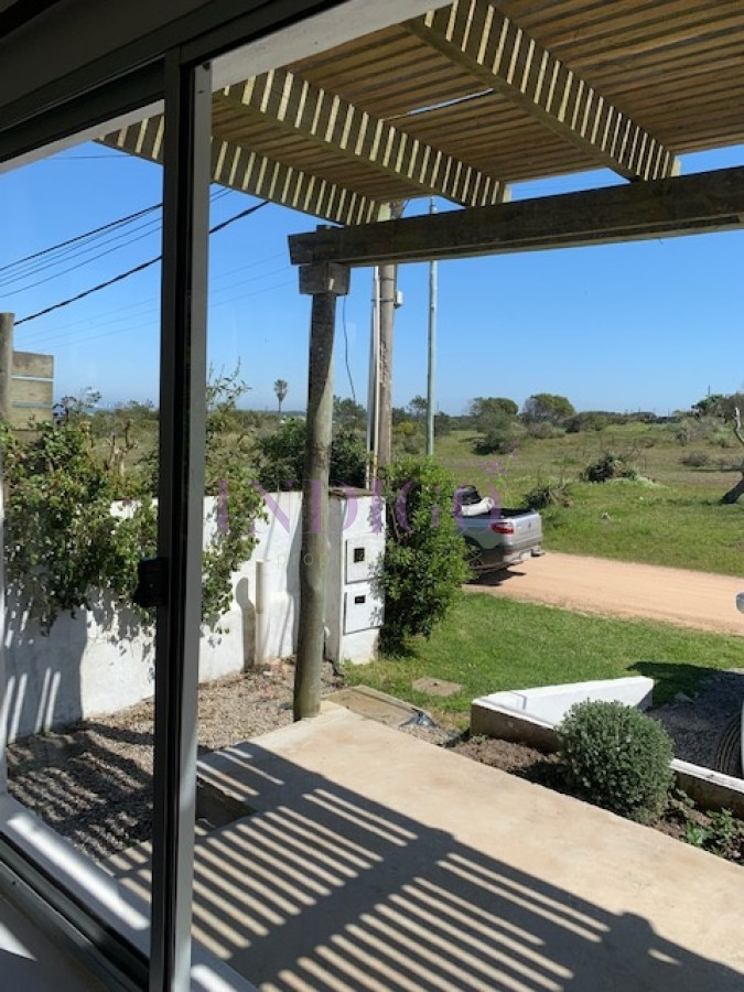 Casa Ref.738 - En Alquiler, Altos de punta Piedra, casa de 4 dorm con parrillero y piscina.