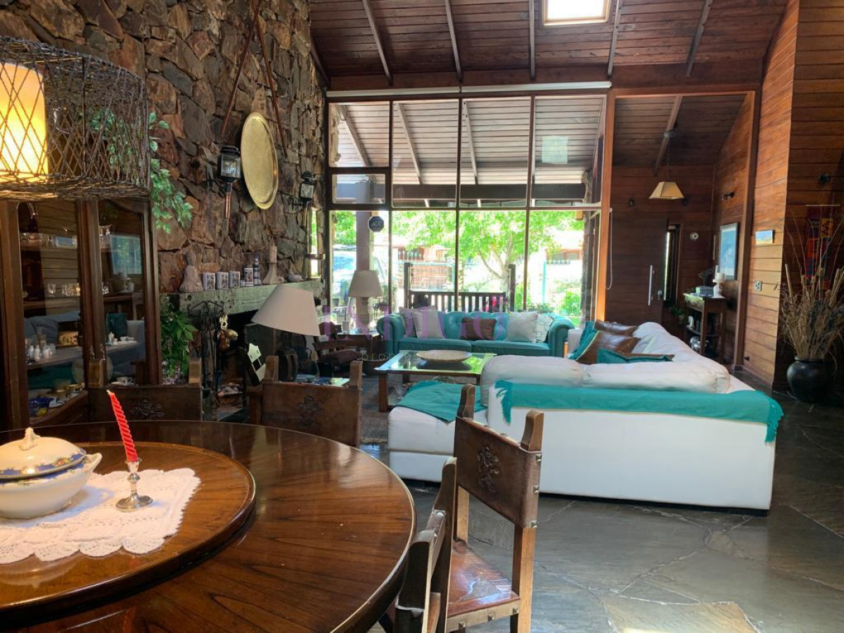 Casa Ref.12 - Casa en venta Avenida Roosevelt, Punta del Este 4 dormitorios .