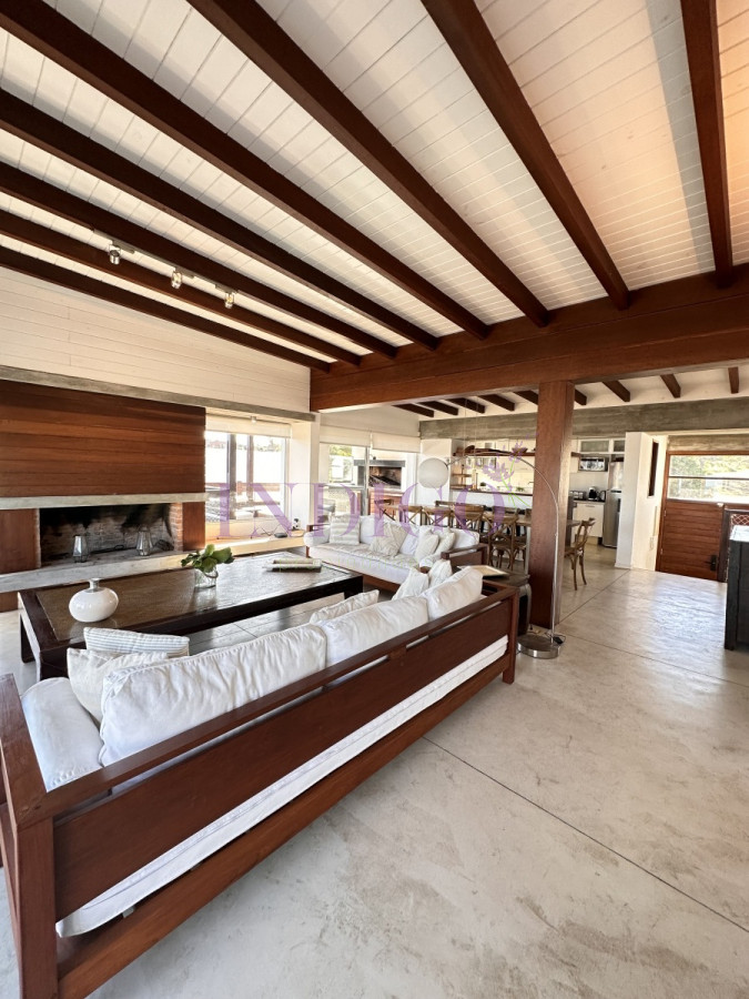 Casa Ref.339 - Espectacular casa en venta y alquiler con toda la vista al mar en la zona mas exclusiva de Punta del Este.