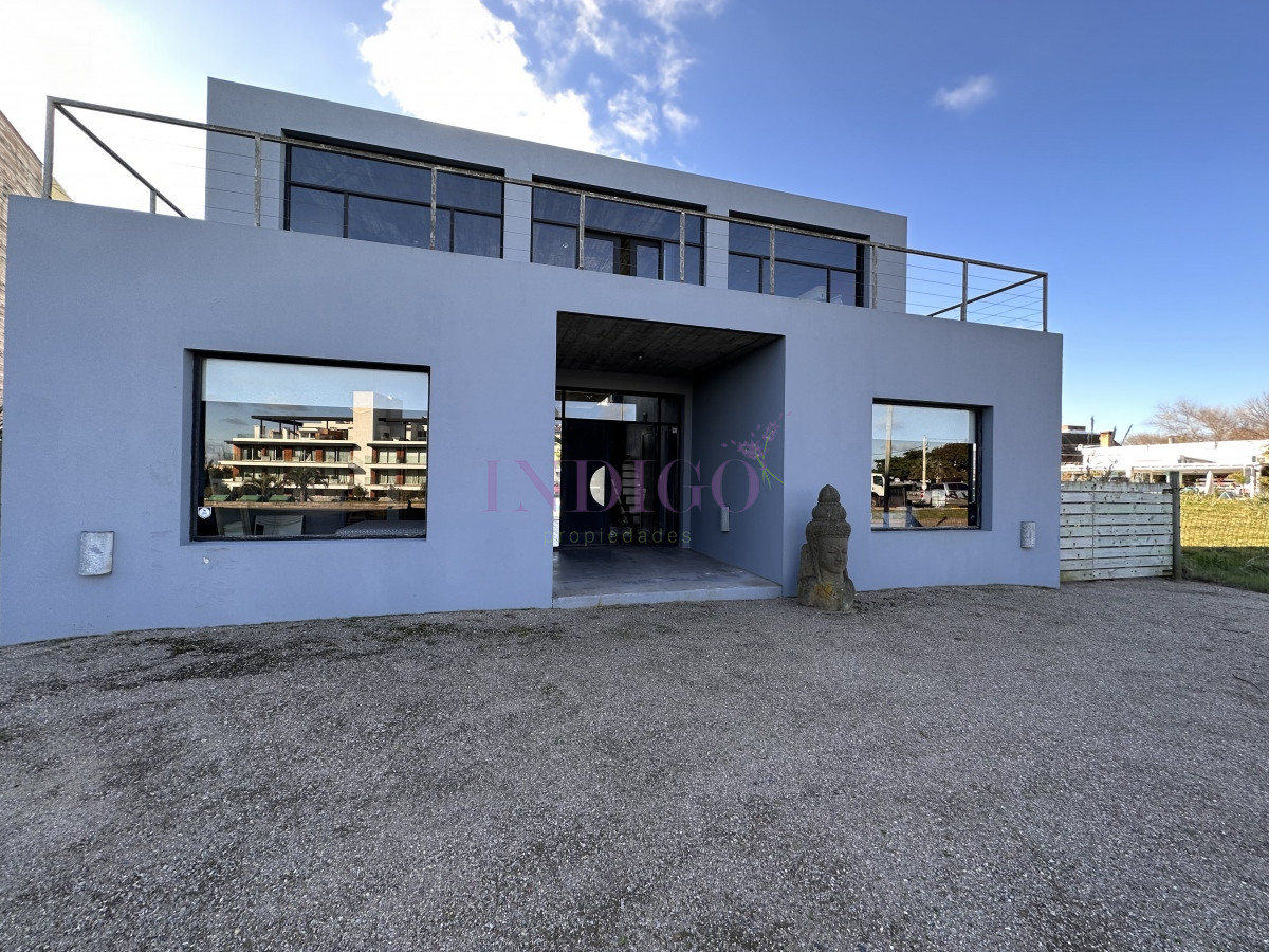 Casa Ref.1103 - Casa en alquiler en Manantiales 3 dorm y dependencia con piscina