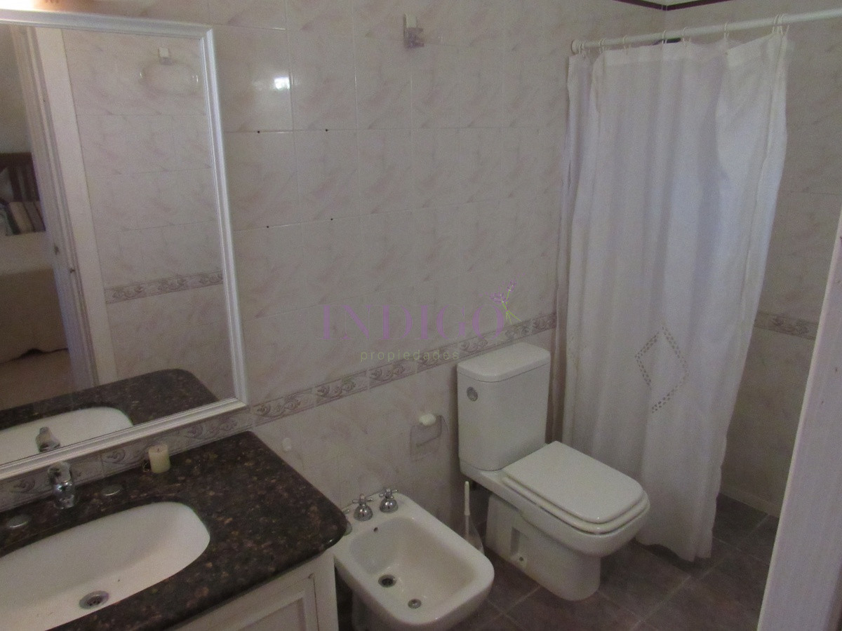 Casa Ref.785 - Amplia casa en Deuville, muy tranquilo! 4 dormitorios y 3 Baños, Parrillero y Garaje!