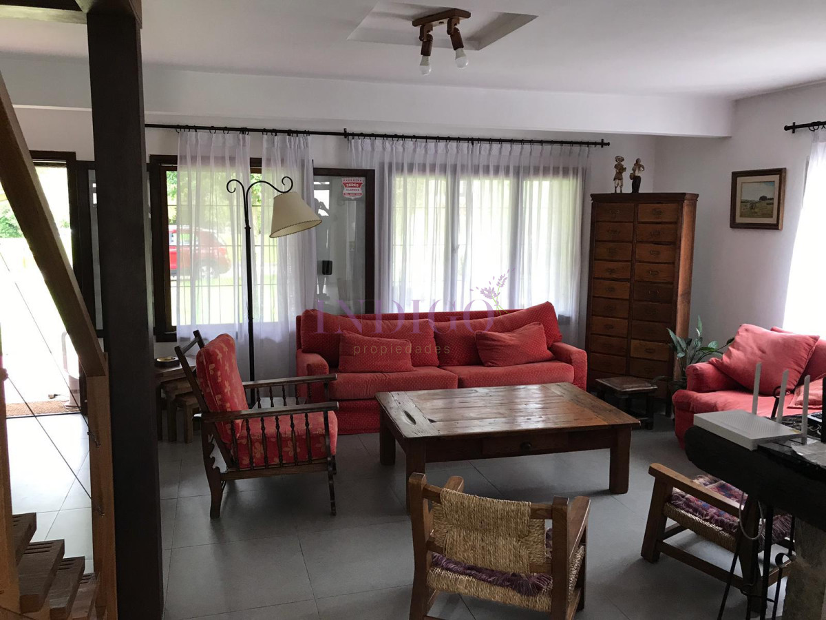 Casa Ref.257 -  Muy linda casa en alquiler en playa Mansa, 4 dormitorios .