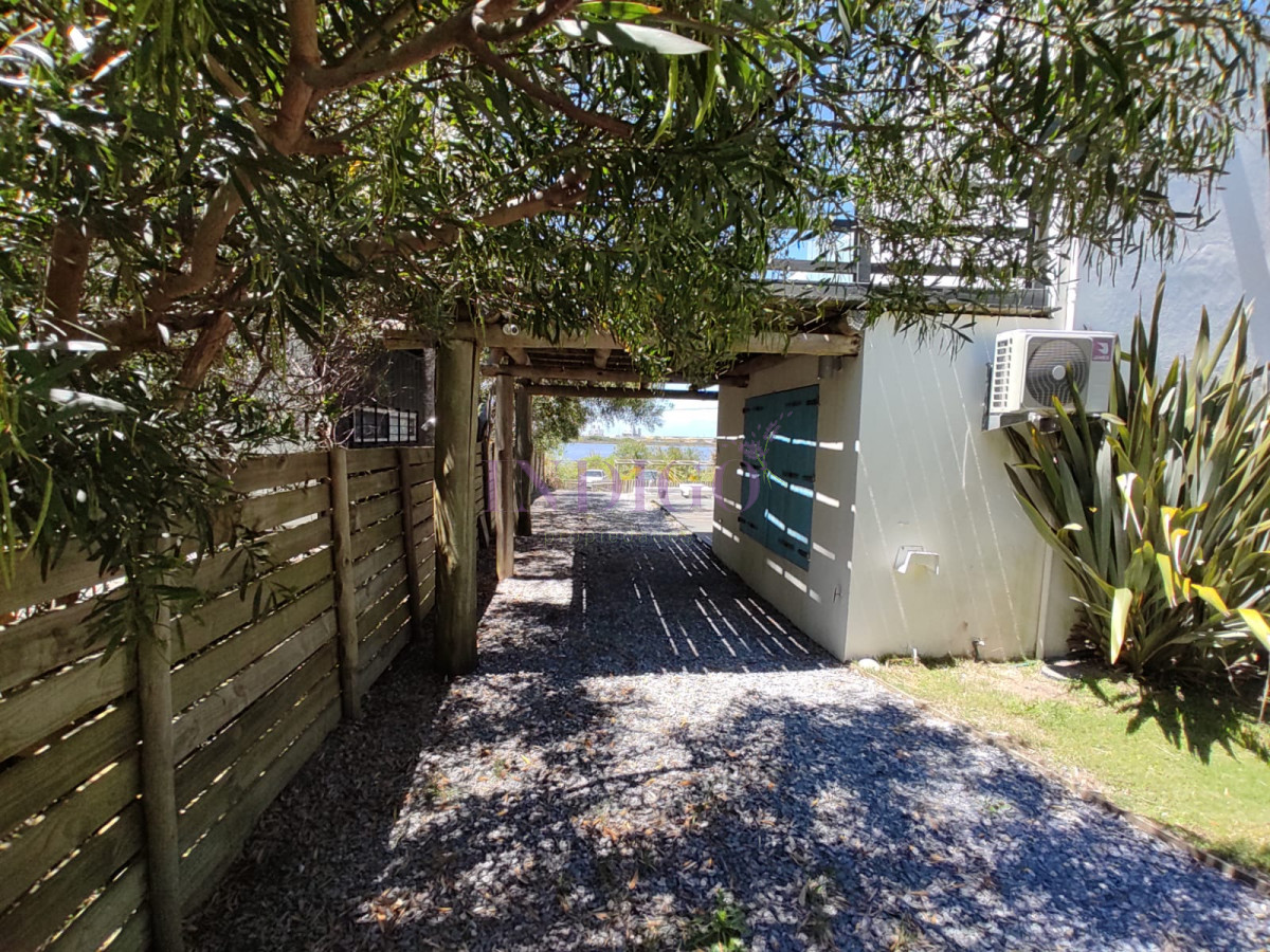 Casa Ref.768 - Casa en Santa Mónica con parrillero y piscina, 3 dormitorios y 2 baños