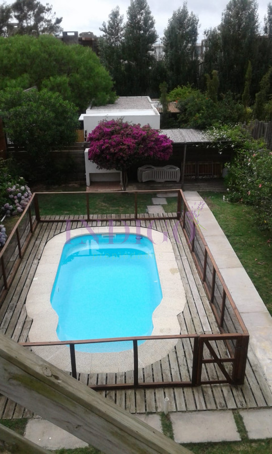 Casa Ref.863 - Casa en Alquiler a metros del mar, con Piscina y Parrillero