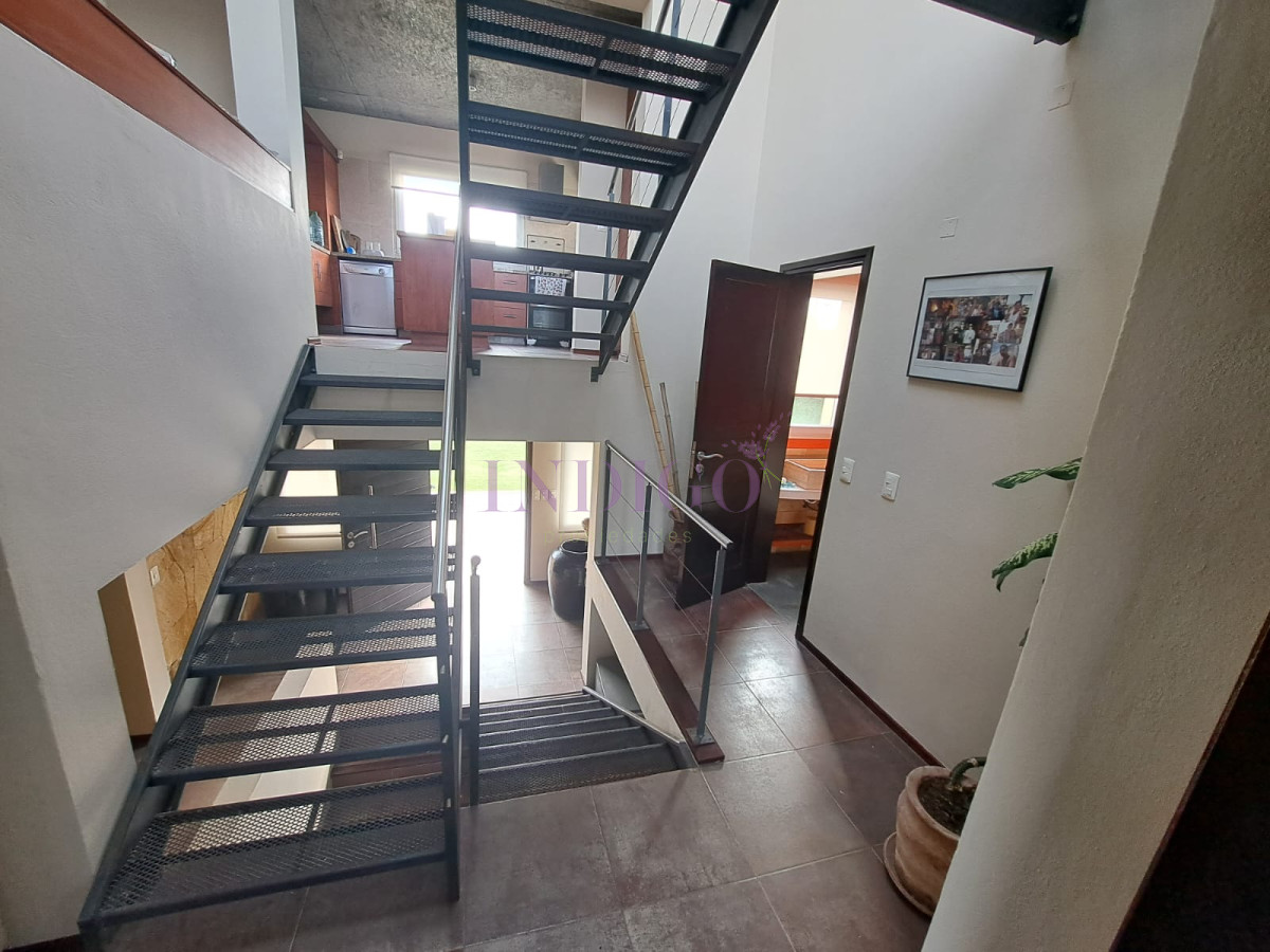 Casa Ref.287 - Hermosa, aplia y luminosos casa en Tio Tom en Venta. Amplios ambientes, piscina, parrillero, canchas y buenas vistas!