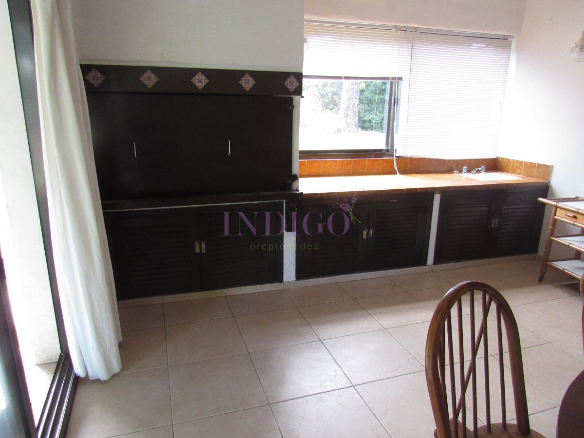 Casa Ref.785 - Amplia casa en Deuville, muy tranquilo! 4 dormitorios y 3 Baños, Parrillero y Garaje!