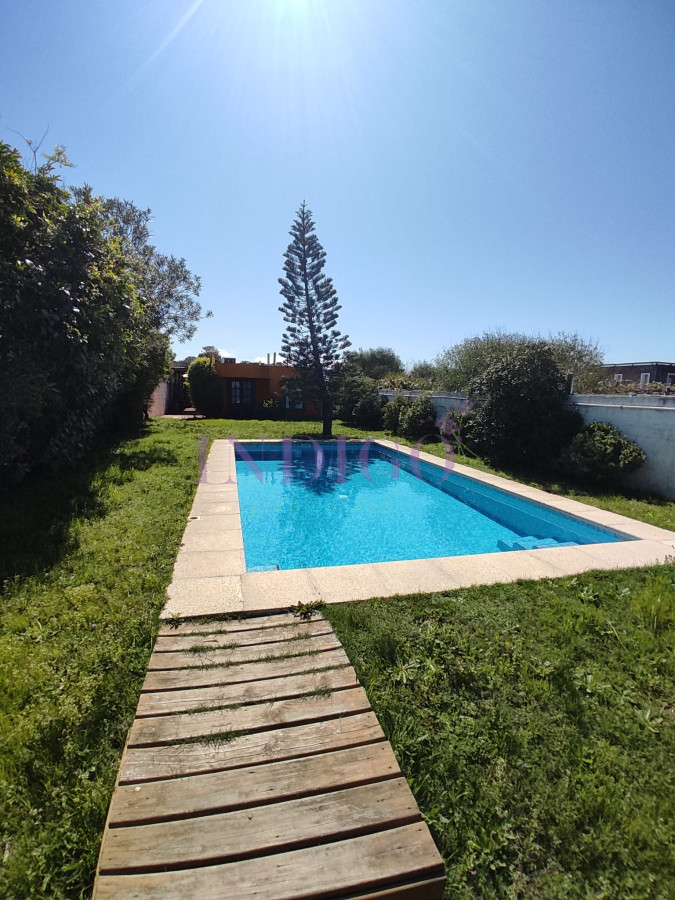 Casa Ref.737 -  Casa con piscina y parrillero en Manantiales, 3 dormitorios y 2 Baños