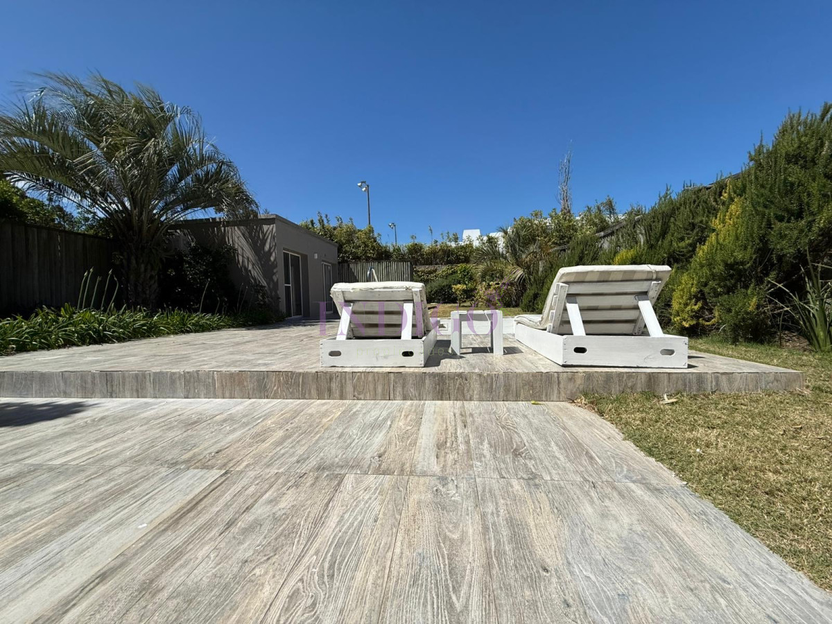 Casa Ref.1345 - Casa en alquiler La Barra, 4 dorm y dependencia de servicio.